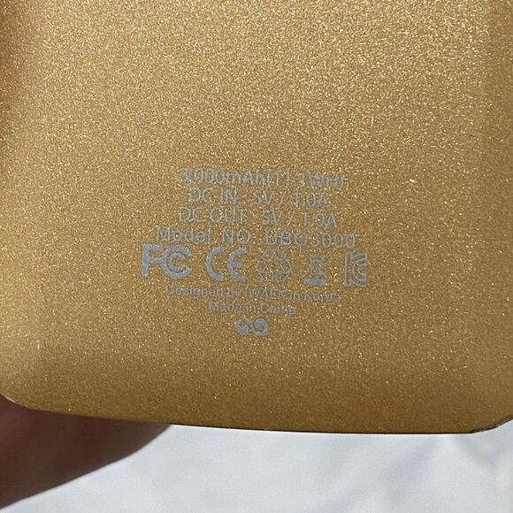 iWalk Duo UBO-3000 Portable Charger for Micro USB Devices Gold - Picture 6 of 7